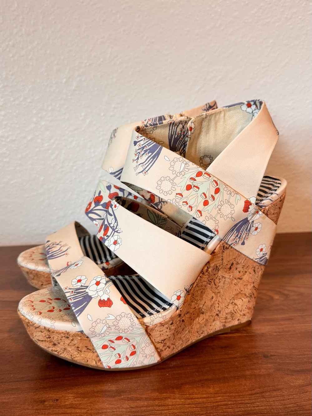 NWT Gianni Bini Floral Open Toe Strappy Wedge 4.5" Heel Shoes size 8.5 M - Picture 2 of 8